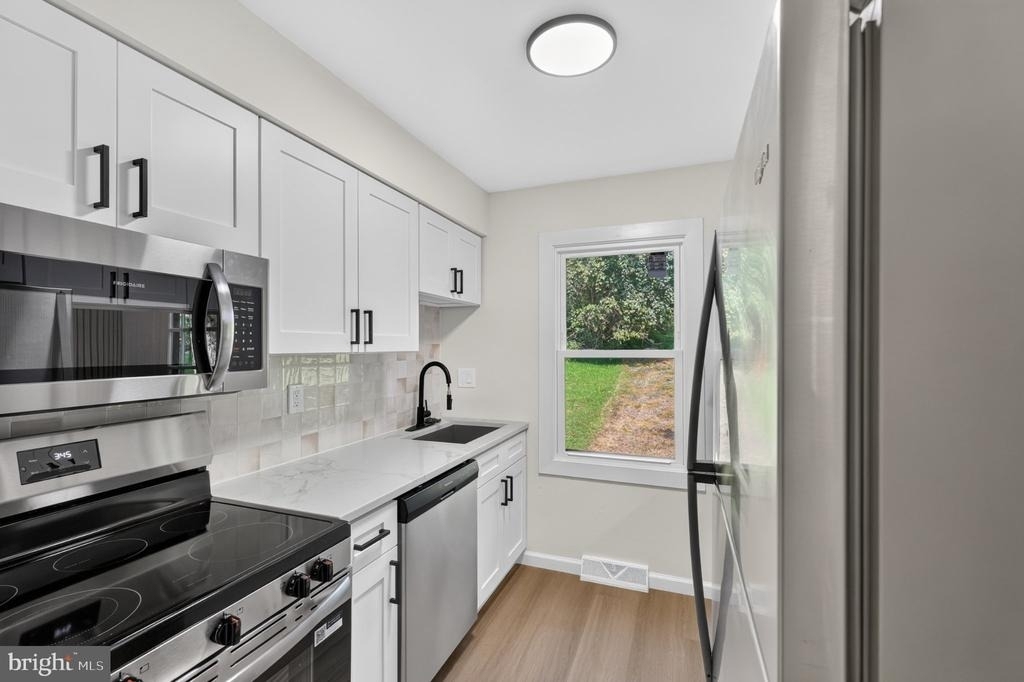 4800 Plum Run Court - Photo 12