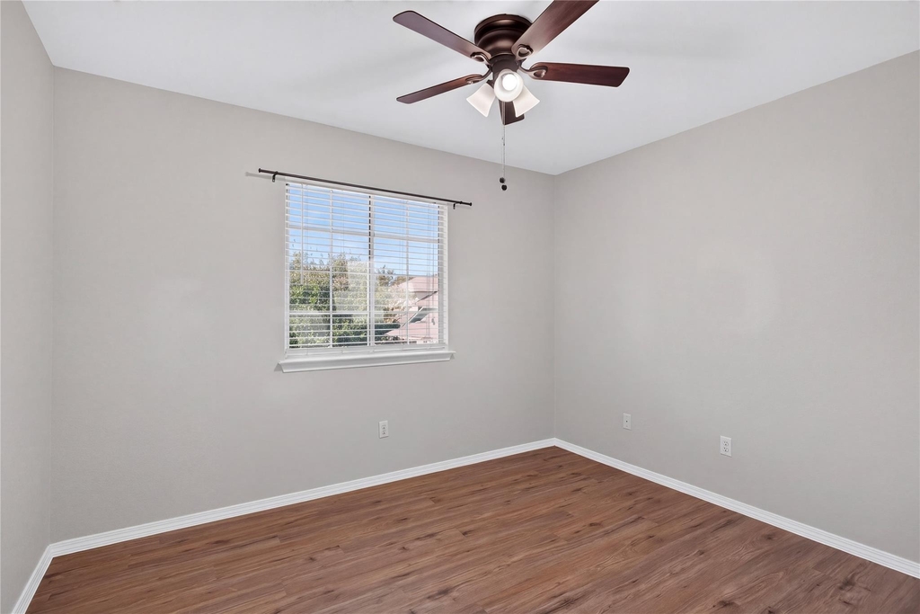 720 Settlement St - Photo 18