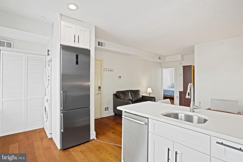 409 Constitution Avenue Ne - Photo 10