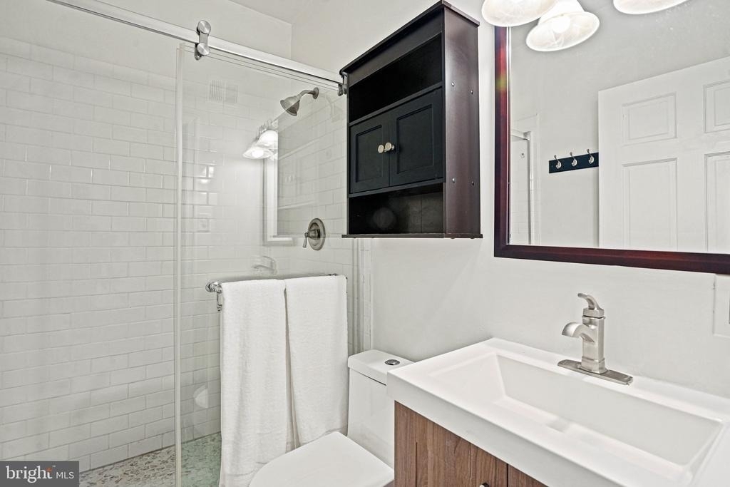 409 Constitution Avenue Ne - Photo 18