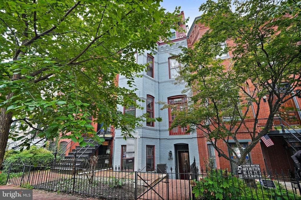 409 Constitution Avenue Ne - Photo 0