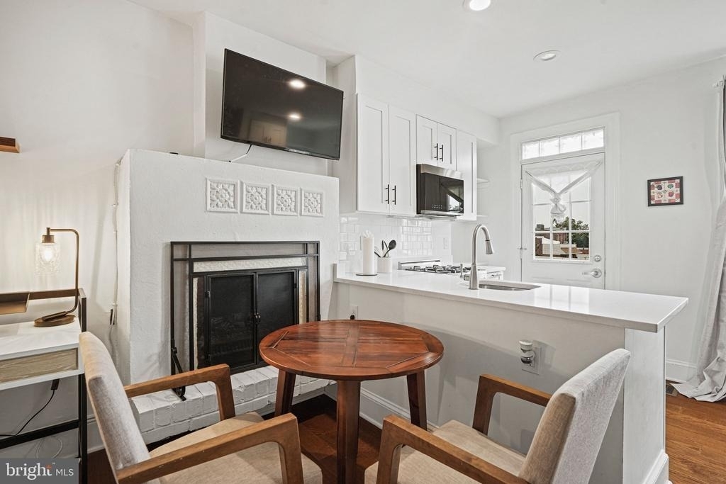 409 Constitution Avenue Ne - Photo 5