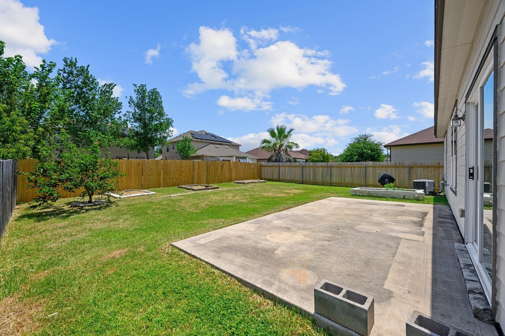 2215 Mccombs St - Photo 27