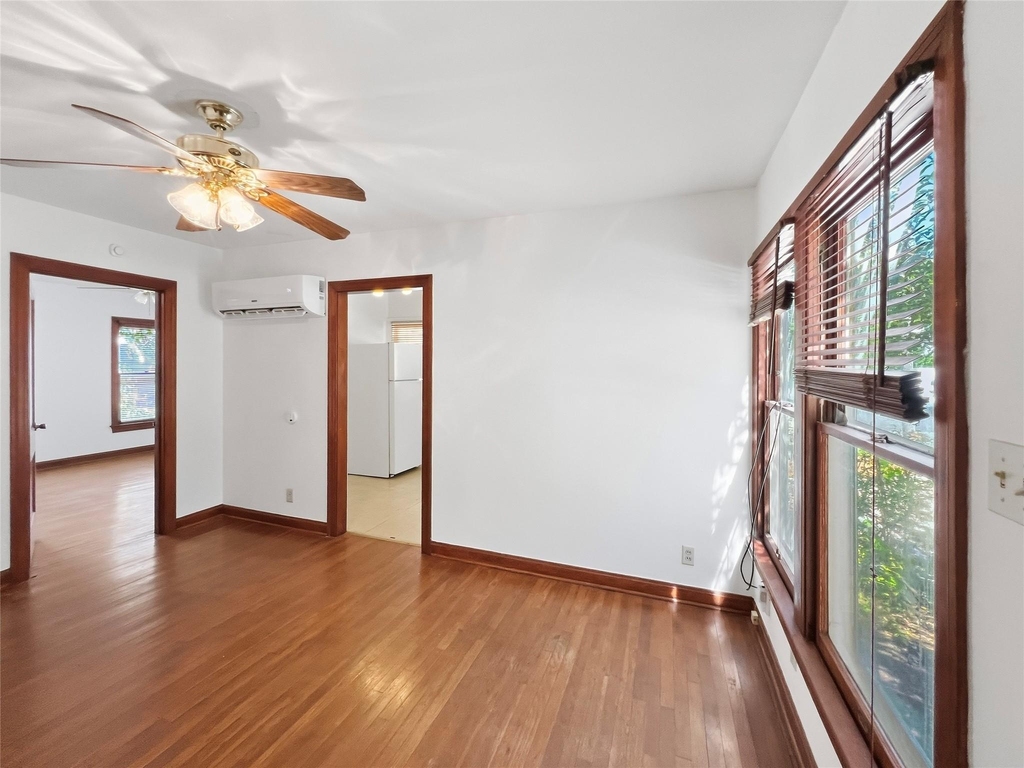 1402 Hillside Ave - Photo 1
