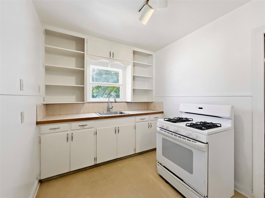 1402 Hillside Ave - Photo 3