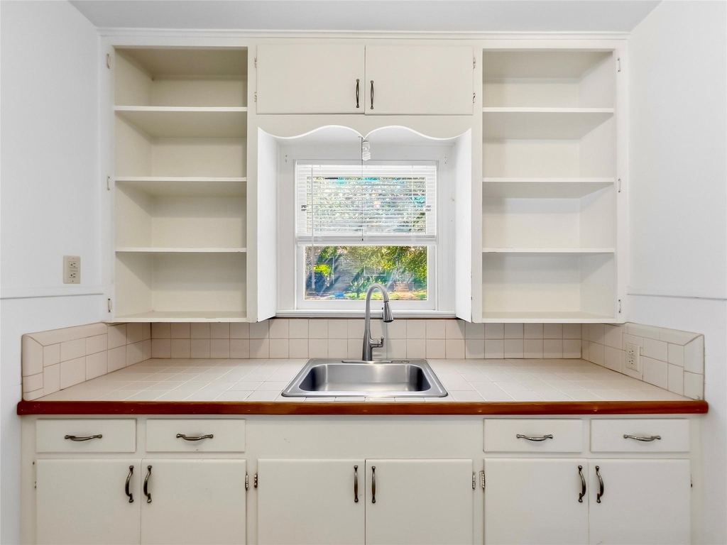 1402 Hillside Ave - Photo 5