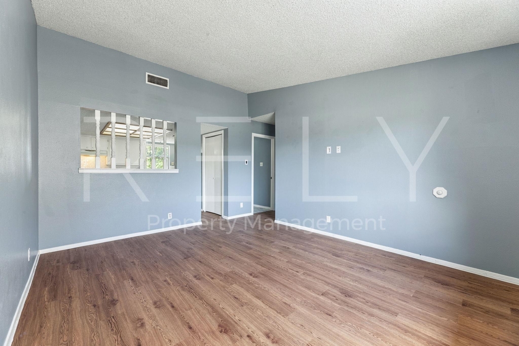 409 E Janis Dr - Photo 5