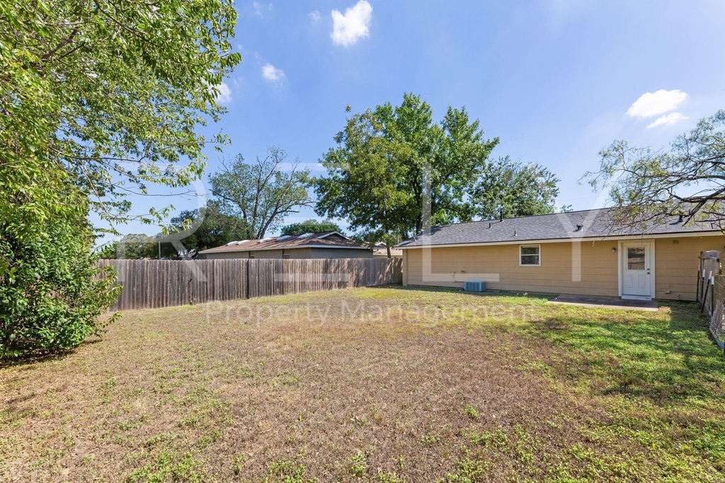 409 E Janis Dr - Photo 25
