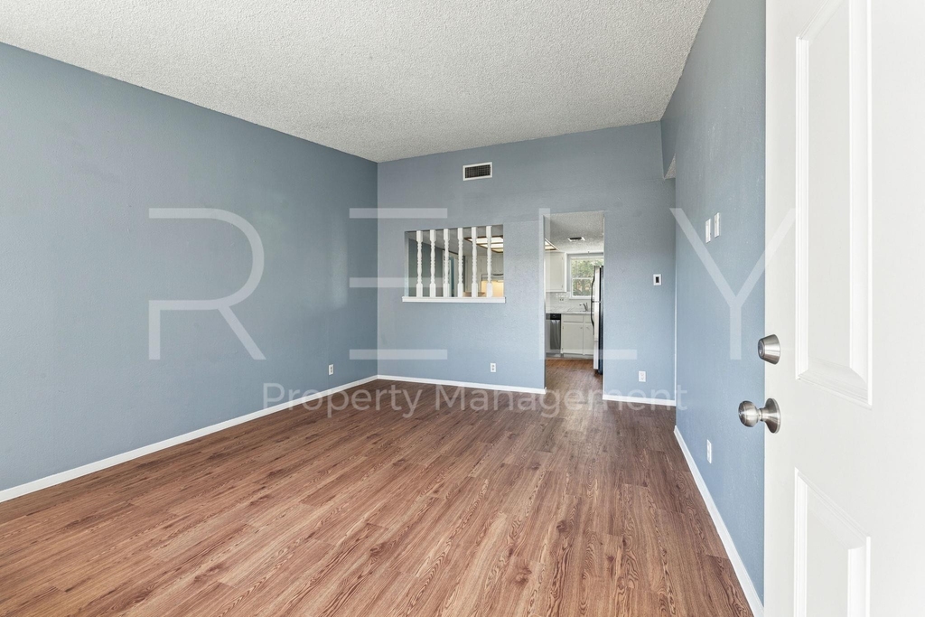 409 E Janis Dr - Photo 3