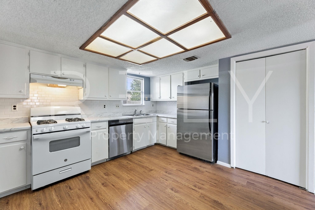 409 E Janis Dr - Photo 8