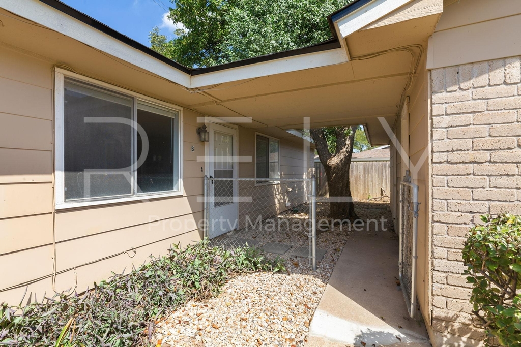 409 E Janis Dr - Photo 2