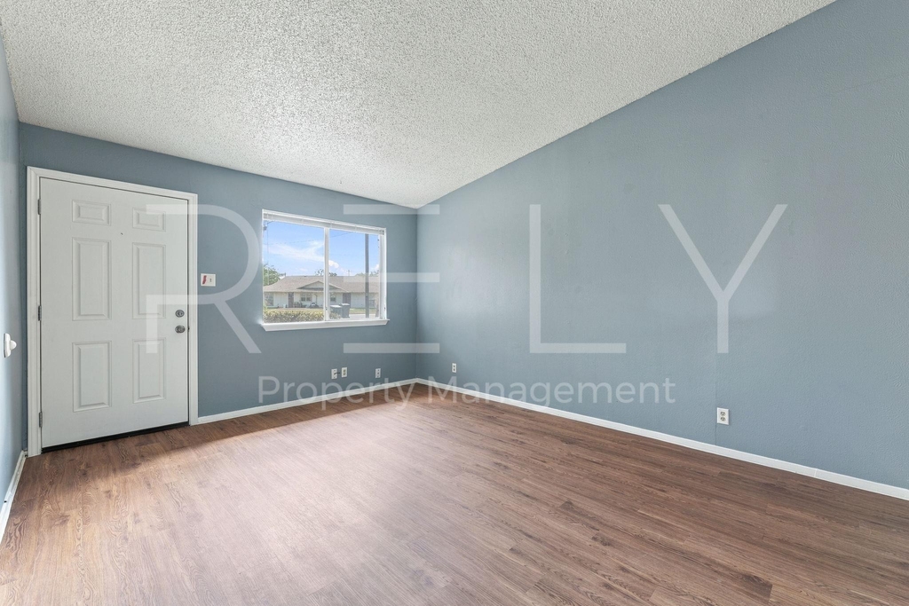 409 E Janis Dr - Photo 6