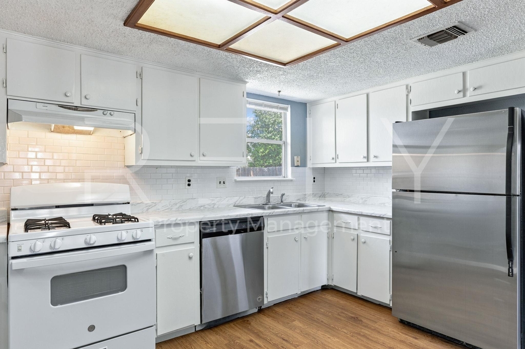 409 E Janis Dr - Photo 9
