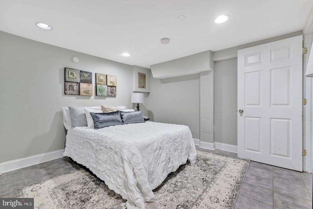 212 54th Street Se - Photo 11