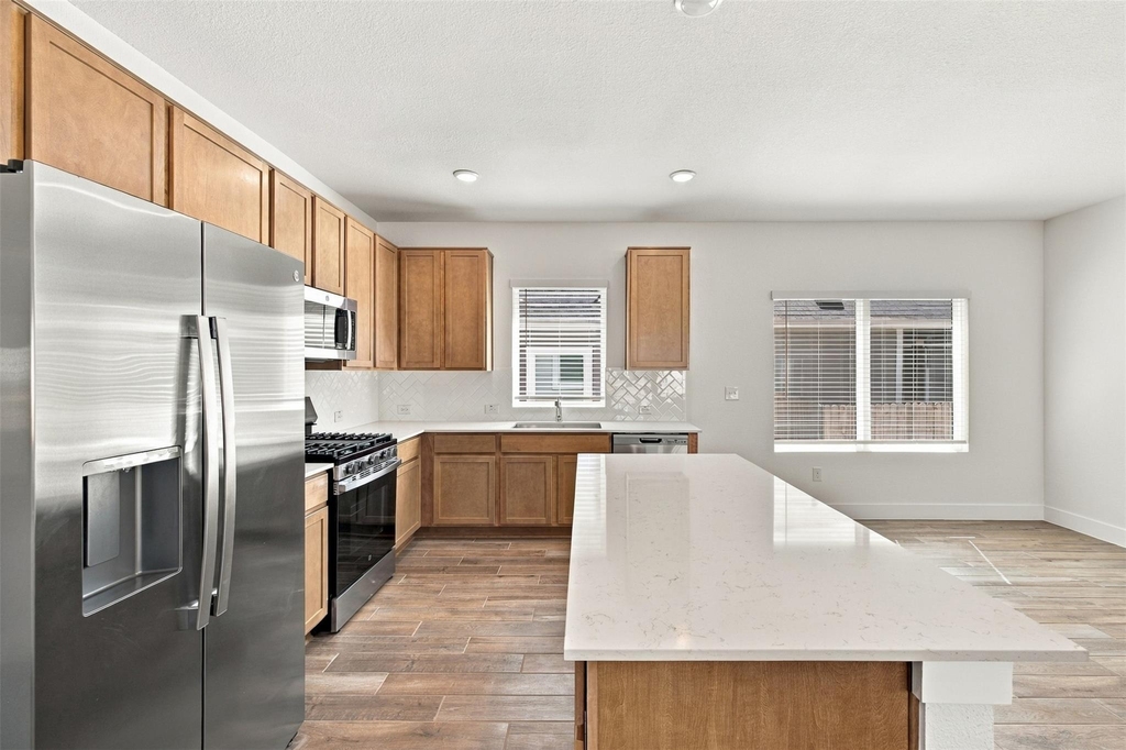 204 Ashby Dr - Photo 4