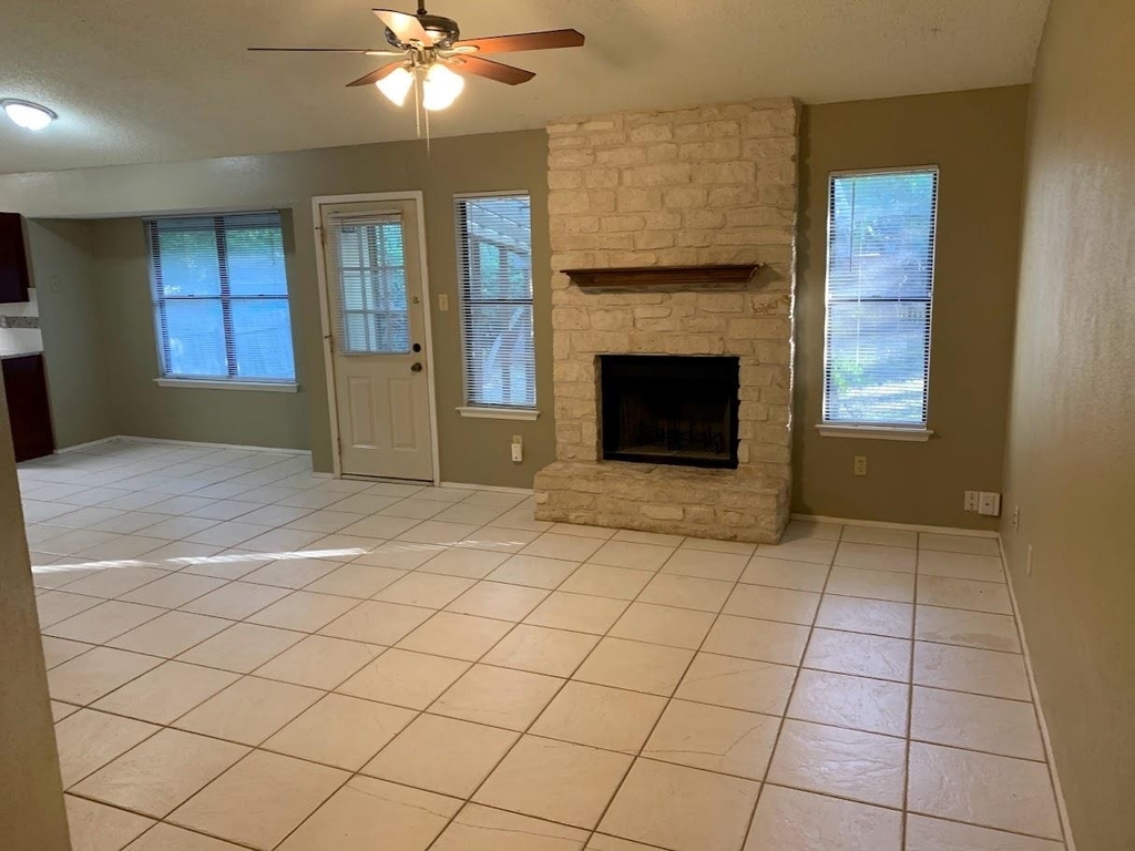 4419 Silverstone Dr - Photo 3