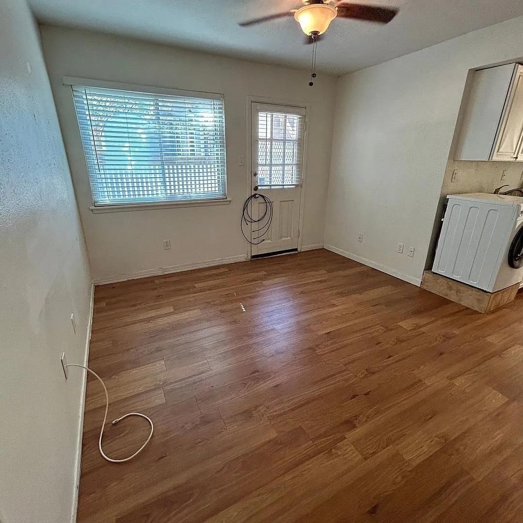 1106 W 22nd St - Photo 2
