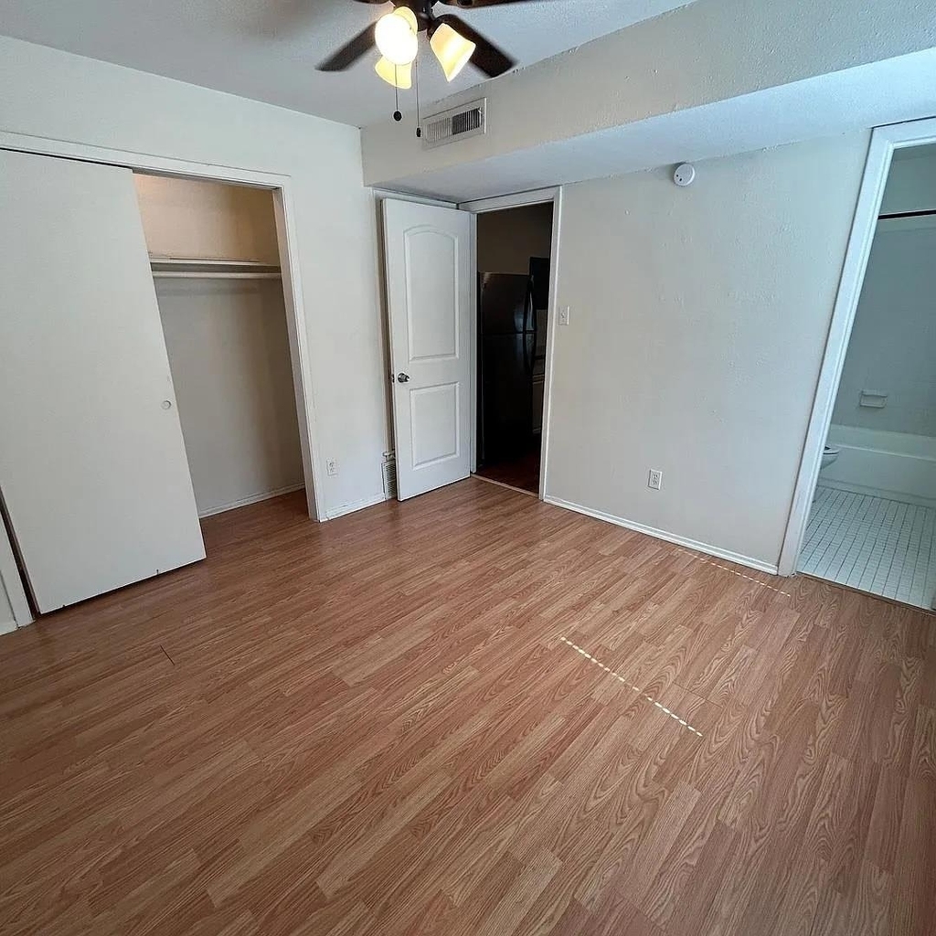1106 W 22nd St - Photo 5