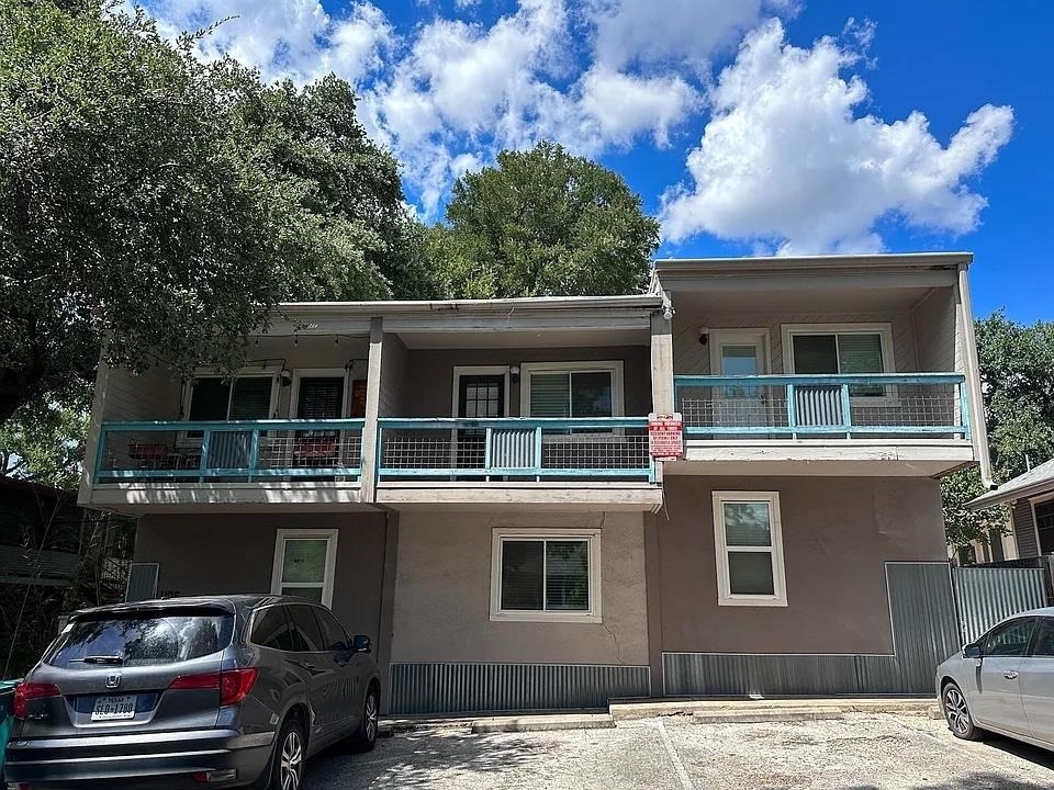 1106 W 22nd St - Photo 1