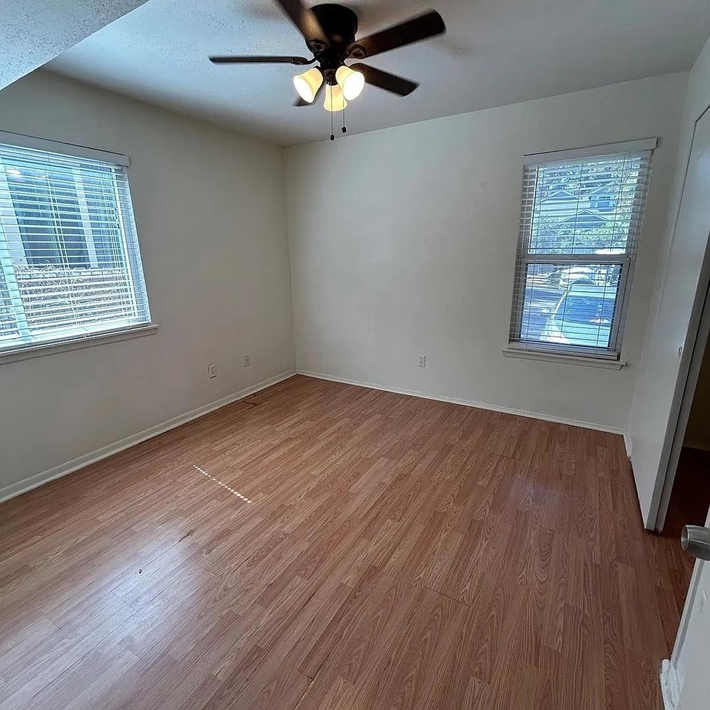 1106 W 22nd St - Photo 6