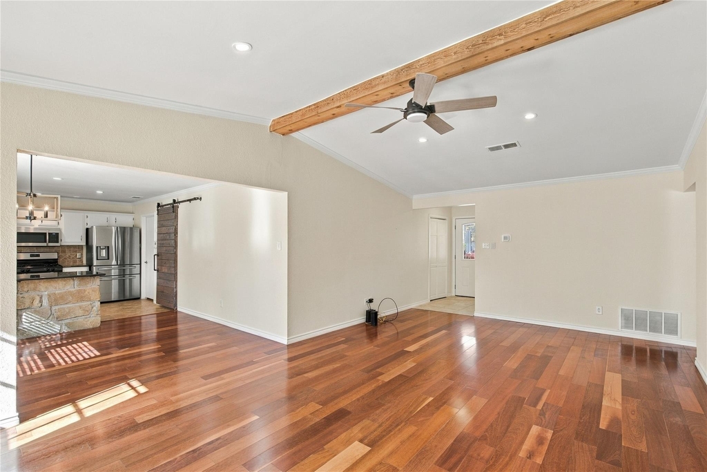 7700 Banpass Ln - Photo 4