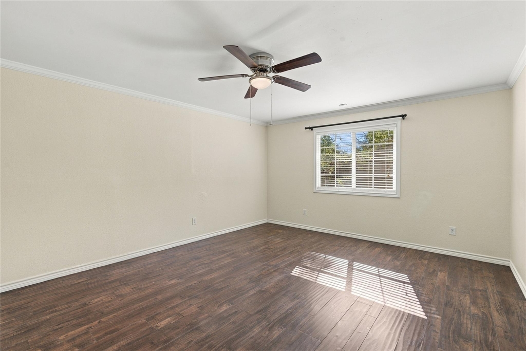 7700 Banpass Ln - Photo 11
