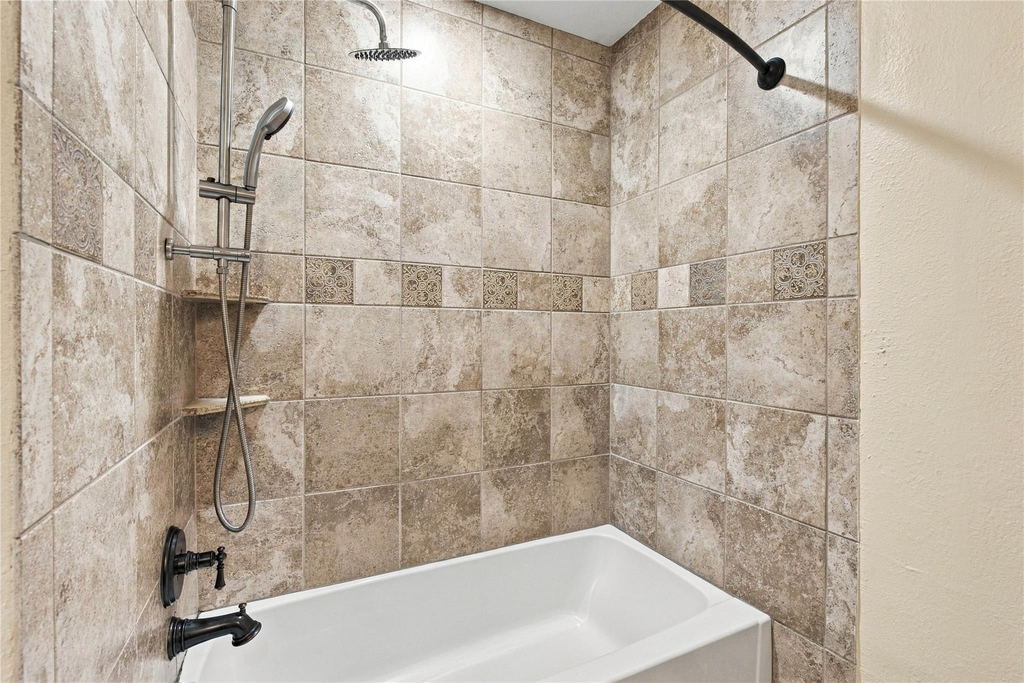 7700 Banpass Ln - Photo 14