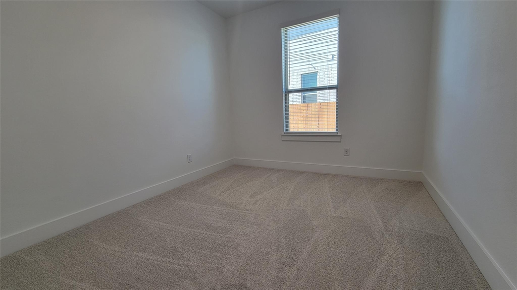 228 Groveland Dr - Photo 15