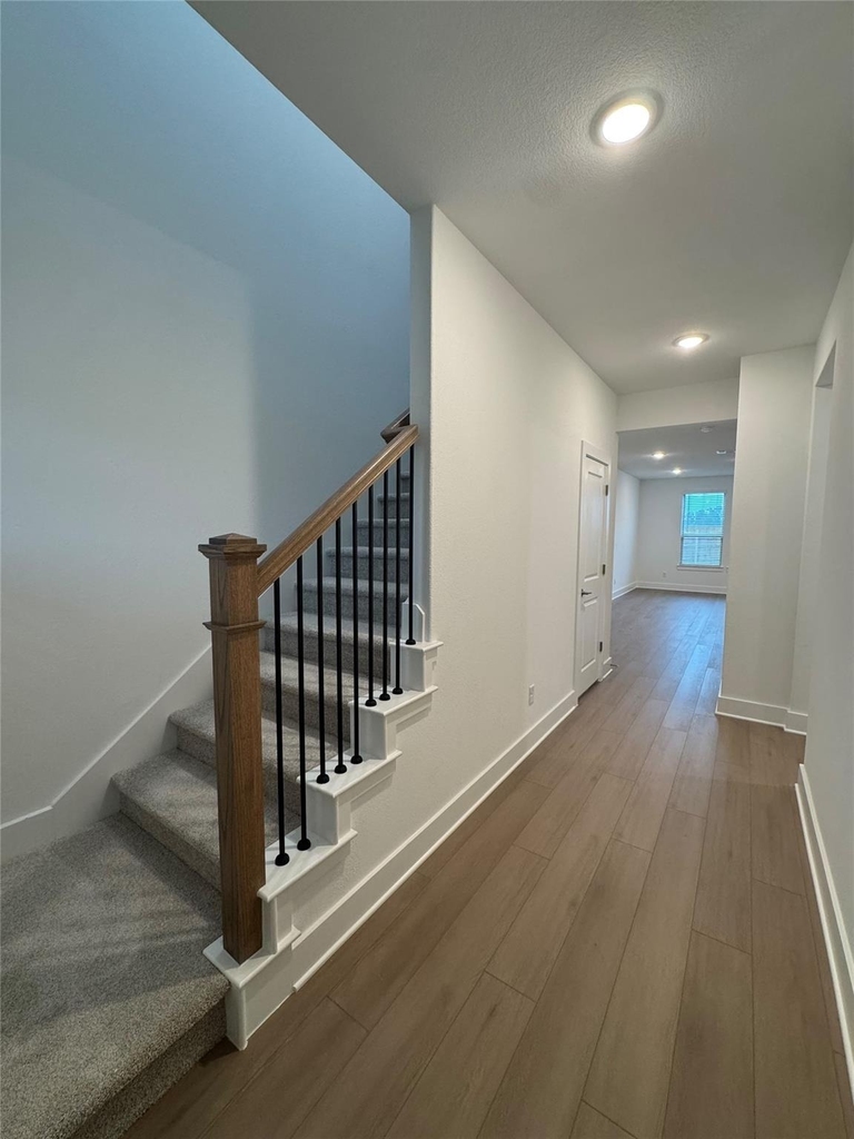228 Groveland Dr - Photo 2