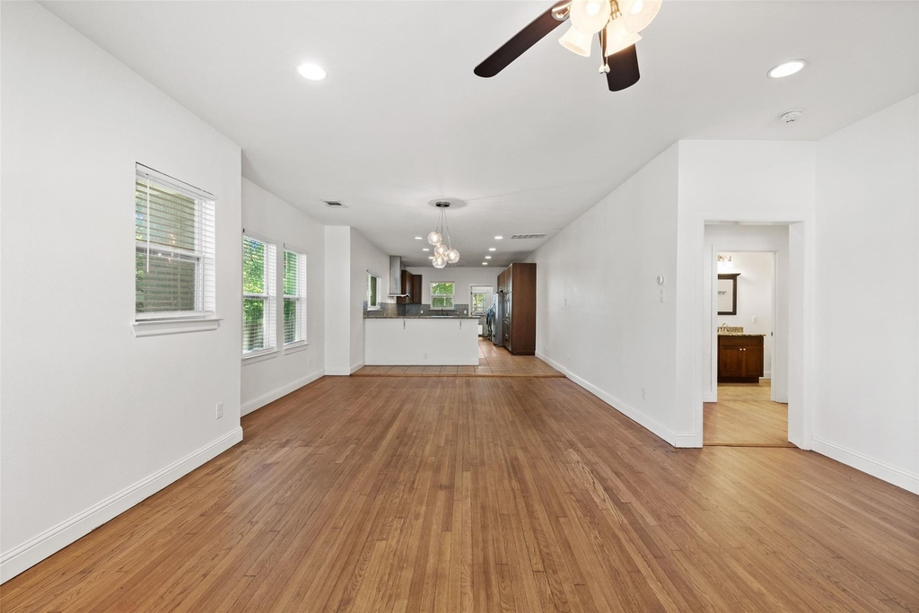 3203 E 18th St - Photo 5
