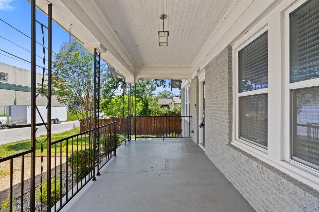 3203 E 18th St - Photo 34