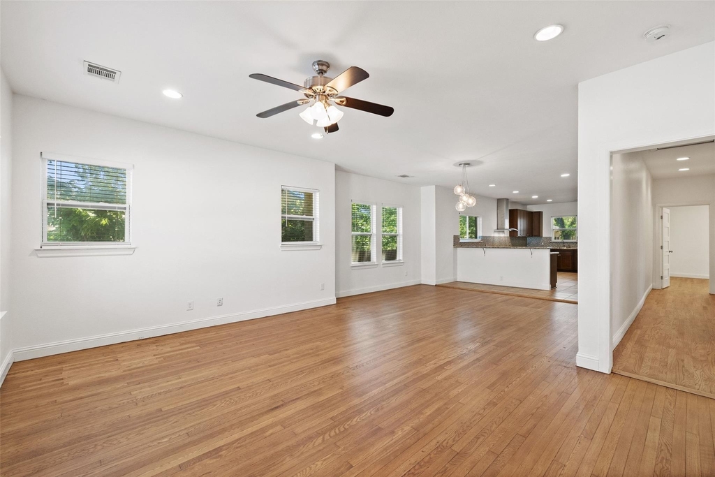 3203 E 18th St - Photo 4