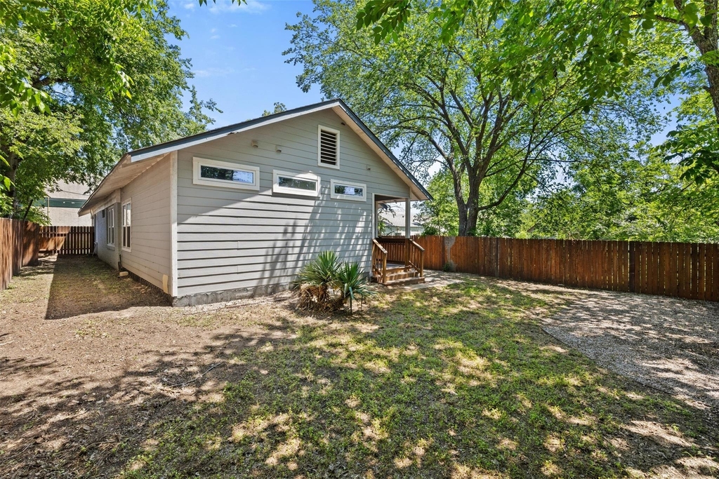 3203 E 18th St - Photo 27