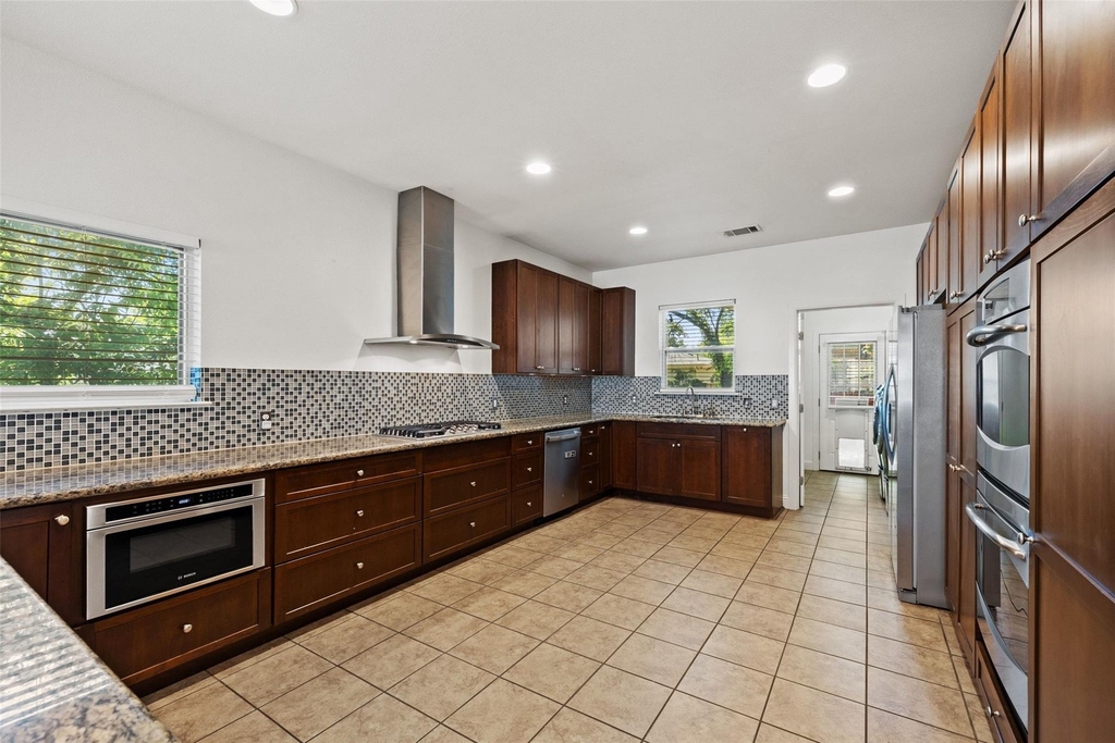 3203 E 18th St - Photo 10