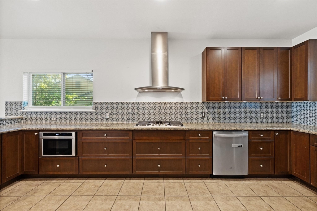 3203 E 18th St - Photo 12