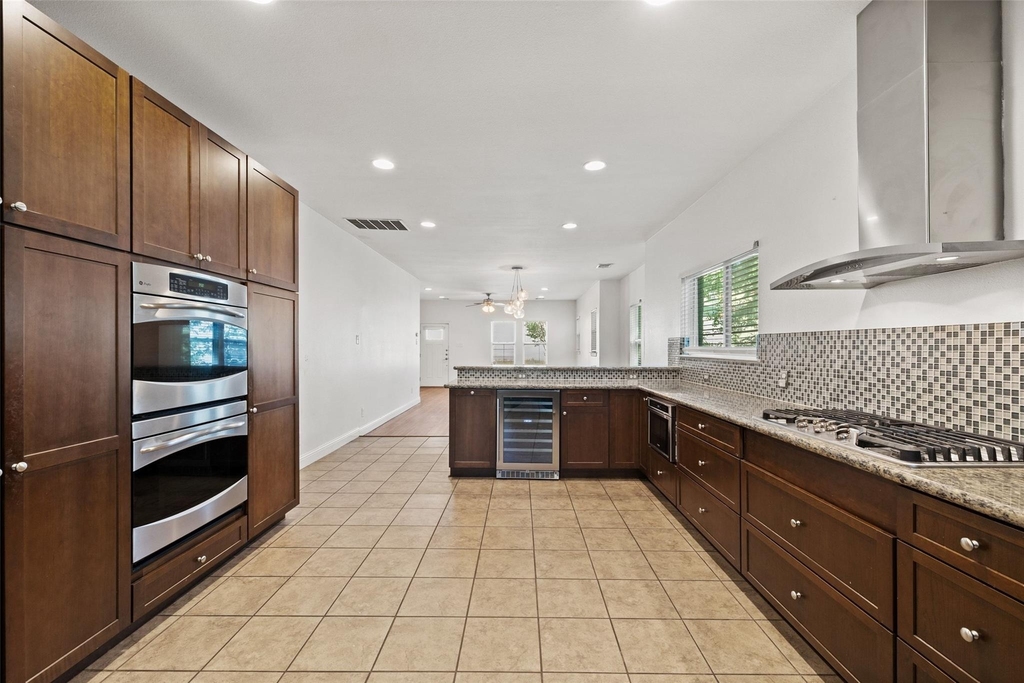 3203 E 18th St - Photo 6