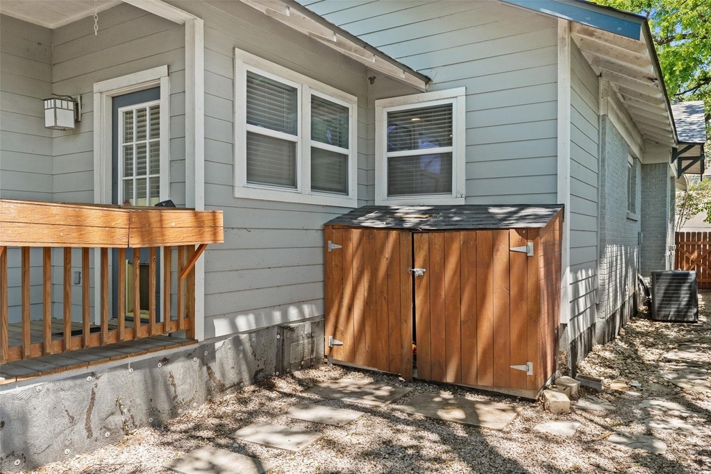 3203 E 18th St - Photo 29