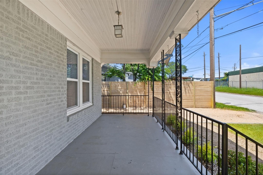 3203 E 18th St - Photo 33