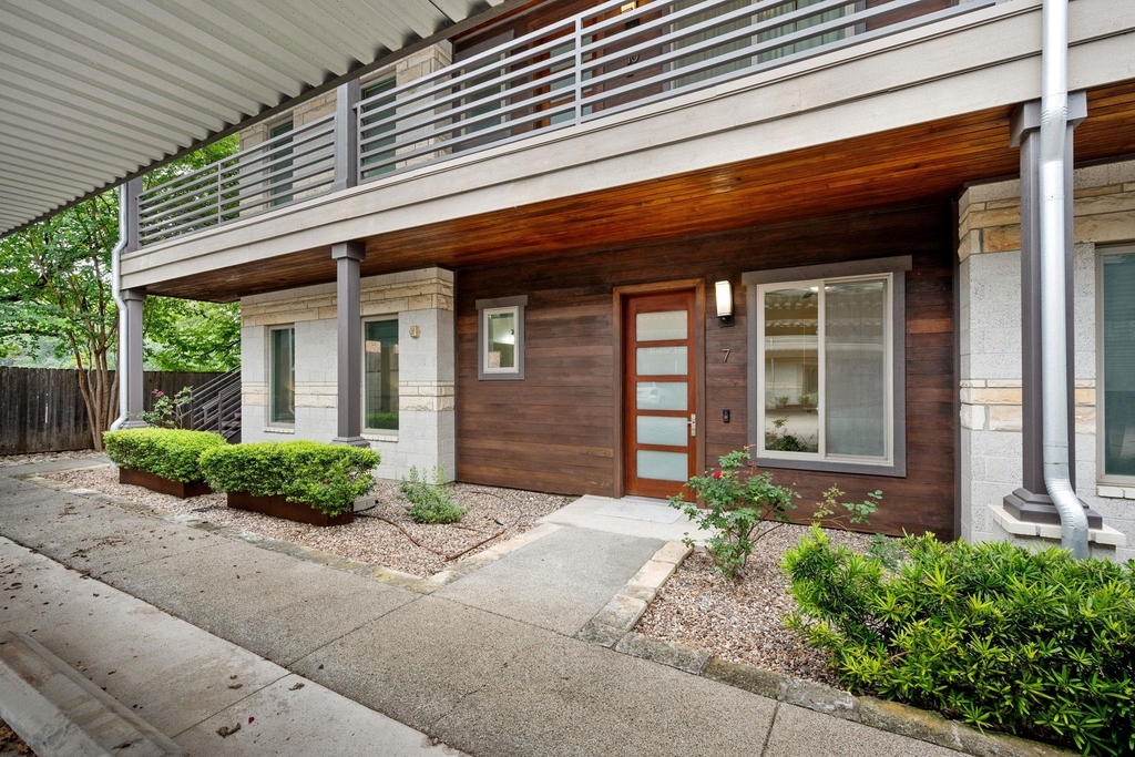 1504 Collier St - Photo 1