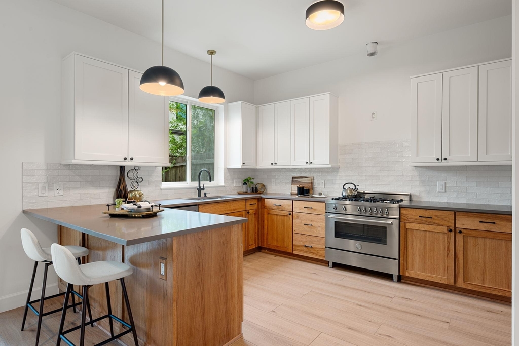 1504 Collier St - Photo 2