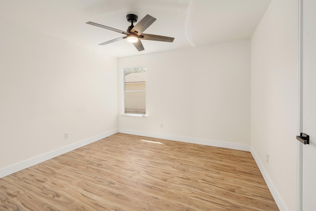 302 Phillips St - Photo 16