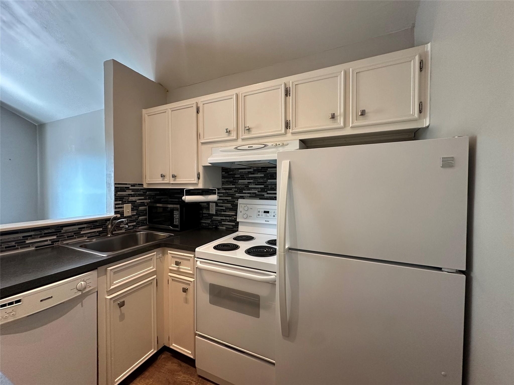 4411 Guadalupe St - Photo 3