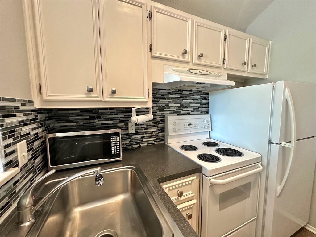 4411 Guadalupe St - Photo 5