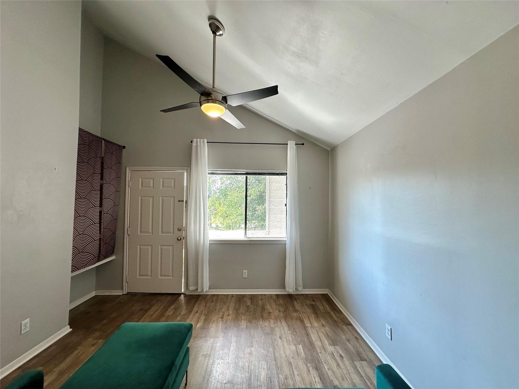 4411 Guadalupe St - Photo 2