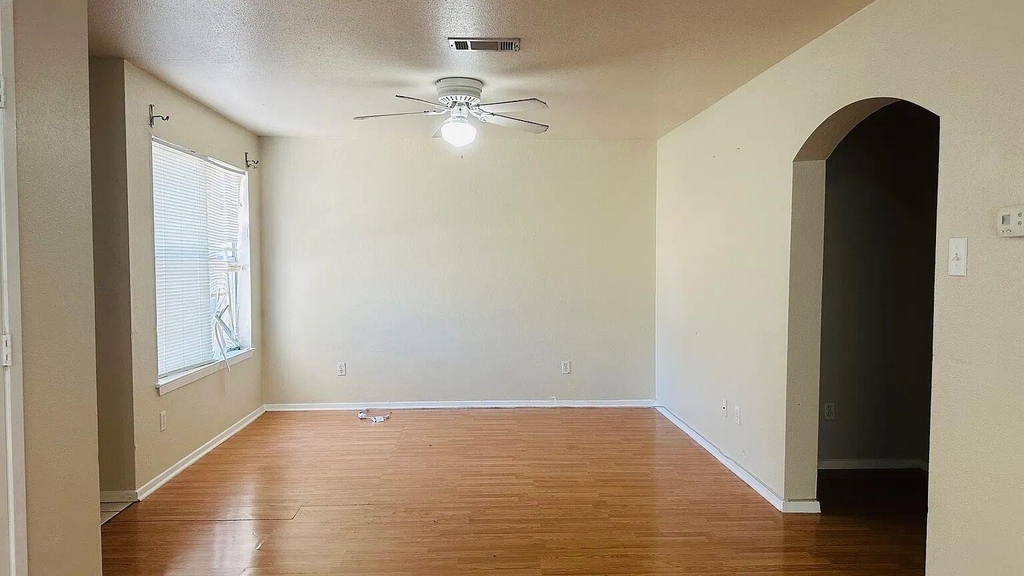 2222 Katy Ln - Photo 8