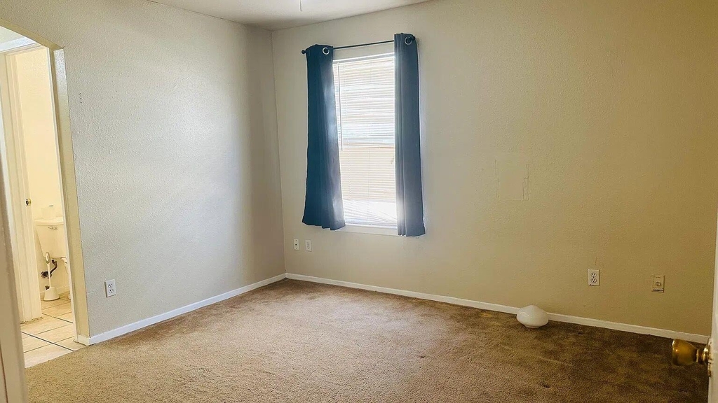 2222 Katy Ln - Photo 7
