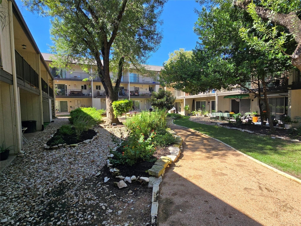 500 E Riverside Dr - Photo 22