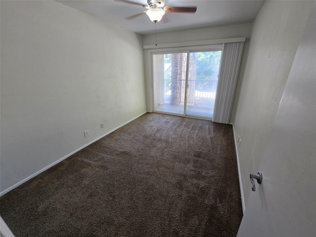 500 E Riverside Dr - Photo 12
