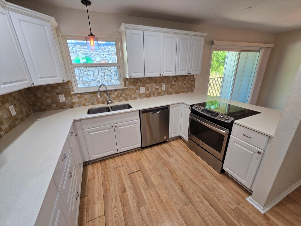 500 E Riverside Dr - Photo 5