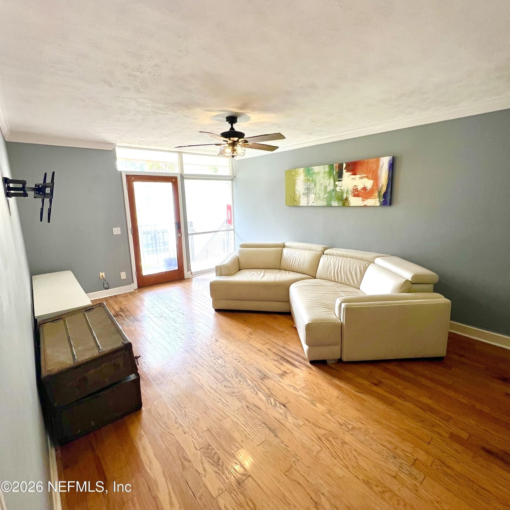 2043 Dunsford Terrace - Photo 3